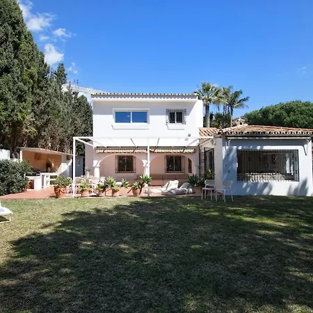 Вилла Beachside With Private Pool In Марбелья